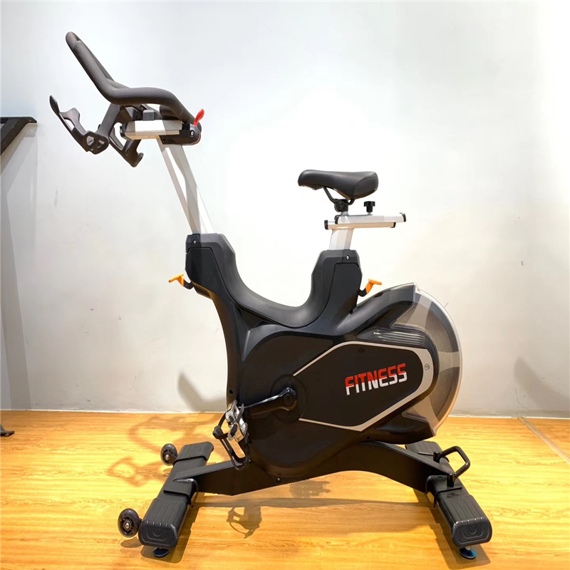 Commercial Spinning Bike ( Magnetic)